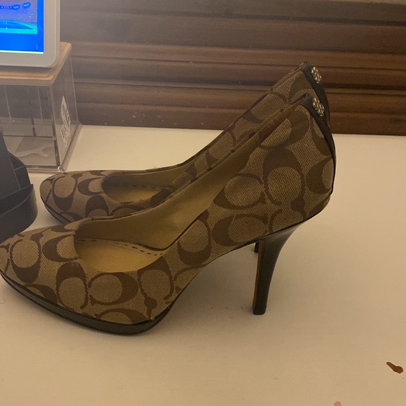 Authentic COACH high heels - Picture 5 of 6